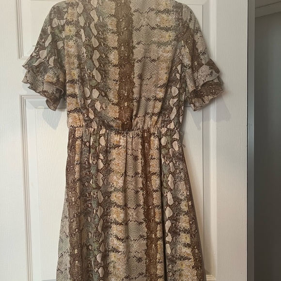 Little summer dress . Fun and feminine - Picture 2 of 3